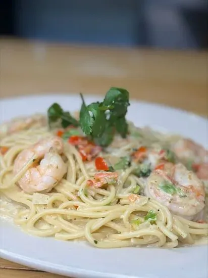 Spaghetti o zitti con camarones a la crema