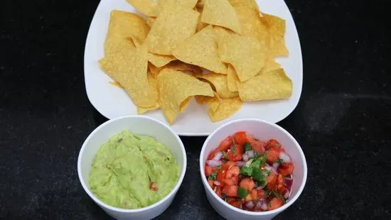 Chips with Guacamole