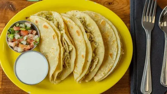 Tacos - 3 Pollo en Chile Verde Con Queso / Chicken in Green Chili with Cheese