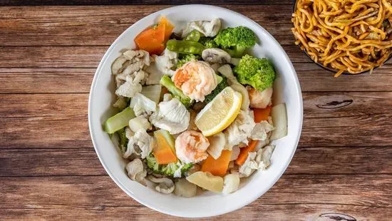 Steamed Jumbo Shrimp, Scallop & Chicken w/ Mixed Vegetables