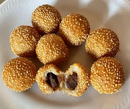 (8) Fried Sesame Ball w. Red Bean Paste (Small)