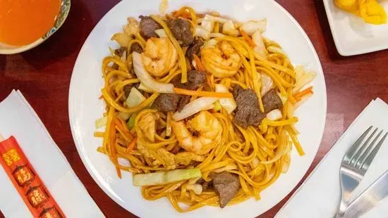 25. House Special Lo Mein