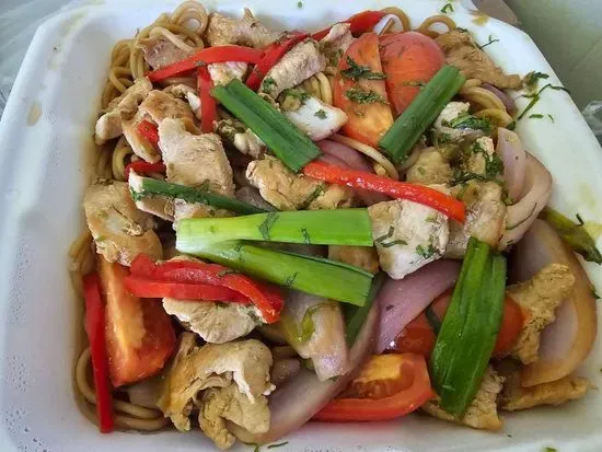 Tallarin Saltado Con Pollo o Carne