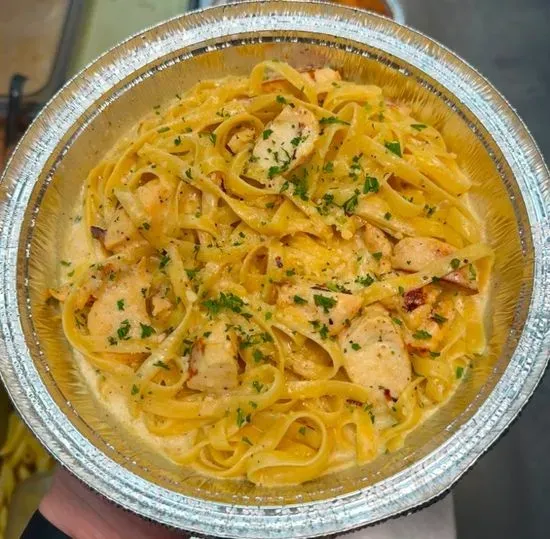 CHICKEN FETTUCCINI ALFREDO