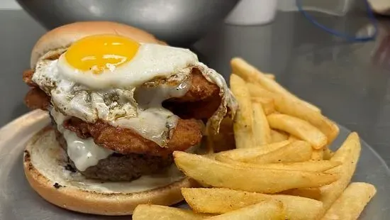 “THE FARMHOUSE BURGER” with FRIES