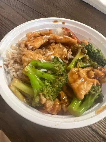 L5.  . Chicken with Broccoli Lunch Special / 芥兰鸡