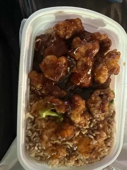 C15. General Tso's Chicken Dinner Combo / 左鸡