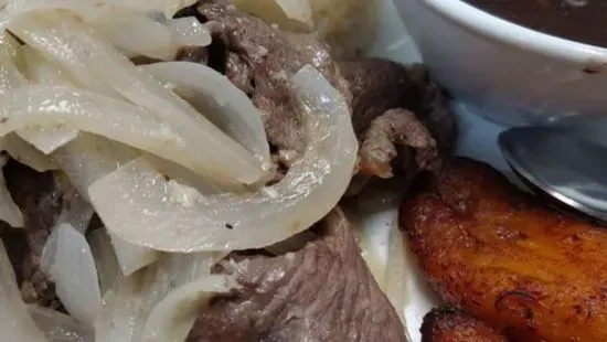 Puerto Rican Bistec (Biftec Encebollado)