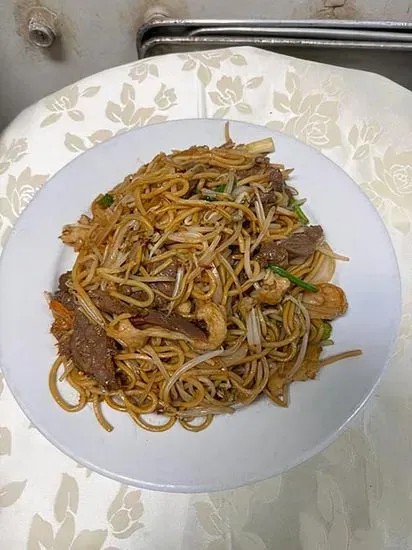 Combination Pan Fried Spaghetti Noodle / 雜錦炒粗面