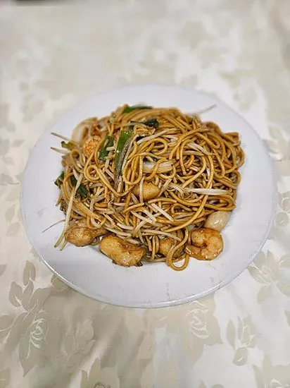 Seafood Lo Mein / 海鮮炒粗面