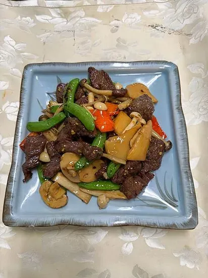 French Steak w/ Mix Mushrooms / 什菌炒牛柳