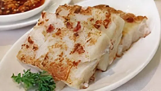 24. Pan Fried Preserved Meat Turnip Cake / 煎臘味蘿蔔糕