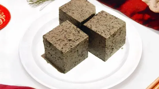 4. Black Sesame Pudding (4) / 黑芝麻凍糕团 (4)