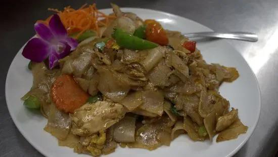 Pad Kee Mow [Drunken Noodle]