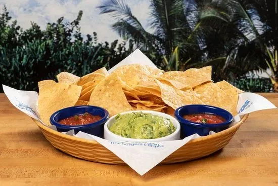 Fresh Guacamole w/ Chips & Salsa 