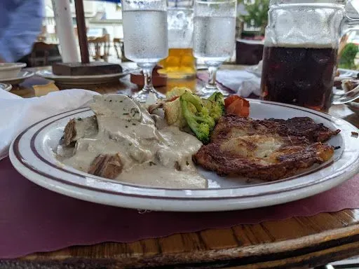 Frikadelle W Mushroom Gravy