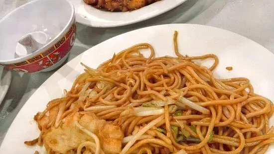 Lunch Chow Mein With Chichen