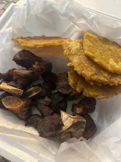 Tasso Kabrit Simple / Fried Goat & Plantains