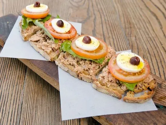 Niçoise Tartine