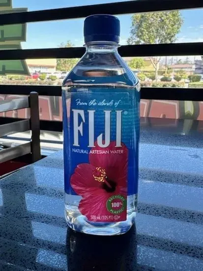 XL  Fiji Water