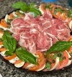 Prosciutto, Mozzarella & Tomato