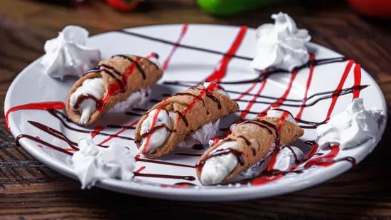 Traditional Cannoli