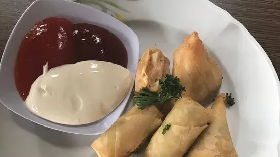 Chicken Parm Egg Rolls