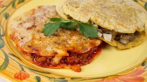 Gordita De Picadillo Rojo