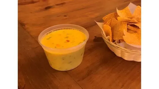 Pint of Queso & Chips