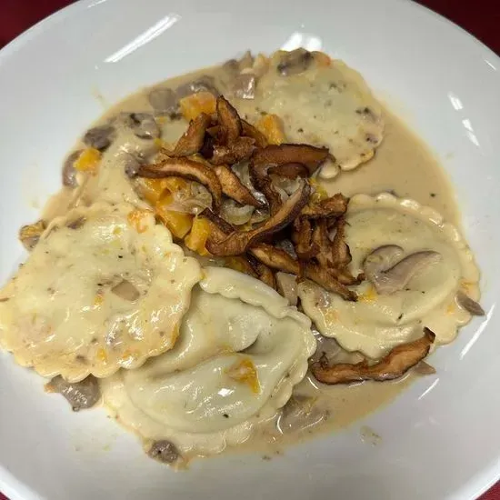 Mushroom Ravioli (v)