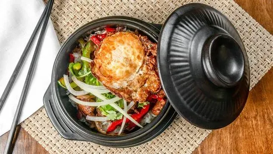 Chateau Steak In Sizzling Pot – Cơm Bò Lúc Lắc Tay Cam