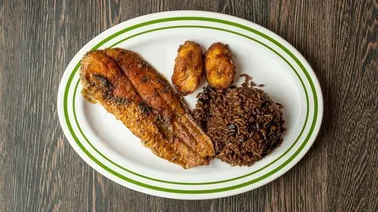 Especial de Almuerzo de Pescado Al Horno / Baked Fish Lunch Special