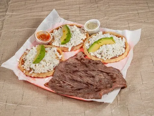 3 Picaditas Con Bistec
