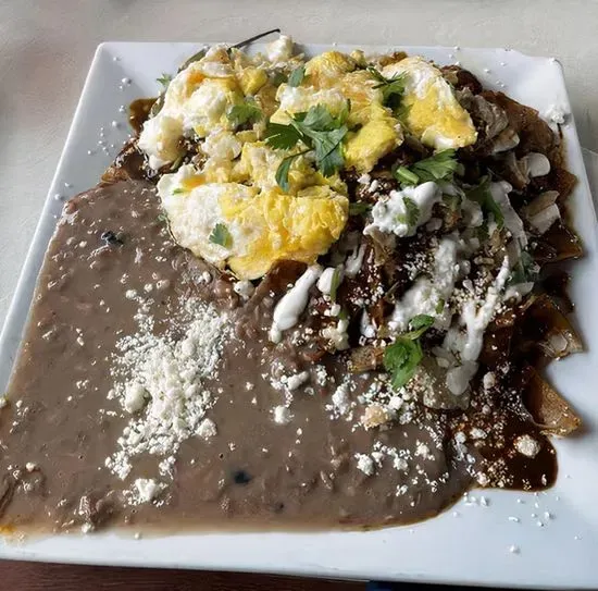 Chilaquiles con Mole