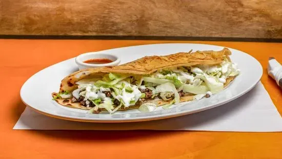 Quesadilla de Carne Deshebrada con Chipotle / Shredded Beef with Chipotle Quesadilla