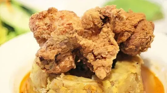 Mofongo-Pechuga Pollo Frito/Boneless Fried Chicken