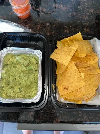 guacamole and chips