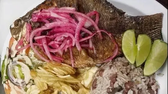 Pescado Ceibeño / Ceibeño Style Fish