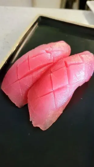 Tuna nigiri