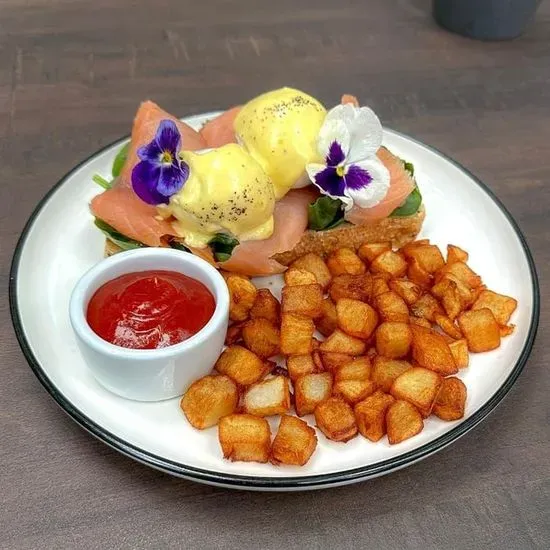 EGGS FLORENTINE BREAKFAST