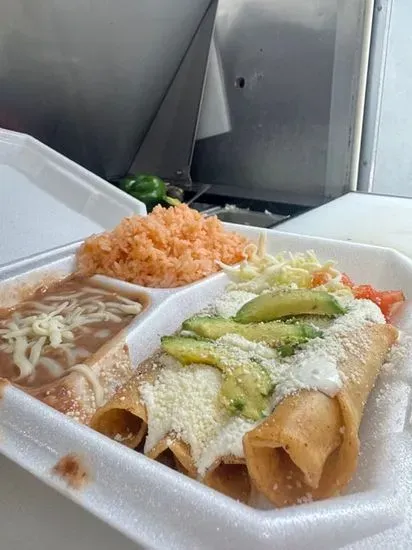 Flautas  de Pollos