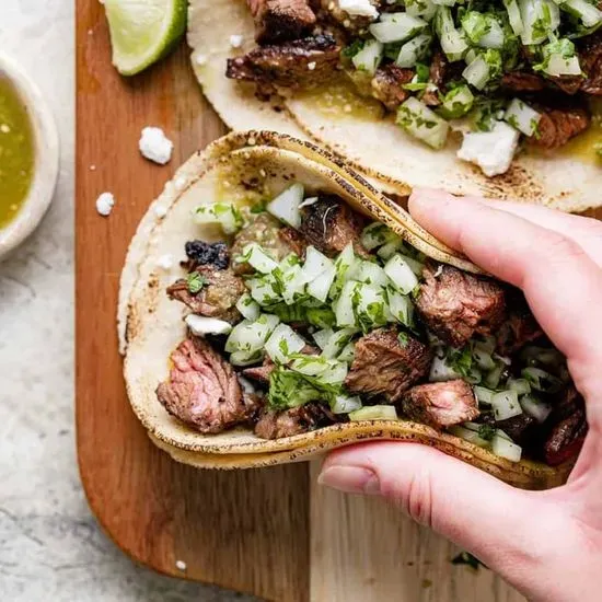 Tacos Bistec  (Tortilla de Mais) / Tacos with Steak (Corn Tortilla)