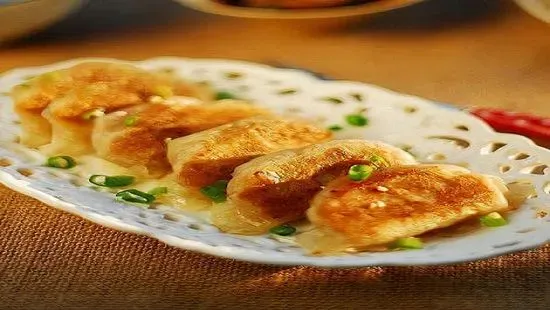 1. Pork Potstickers(6)锅贴