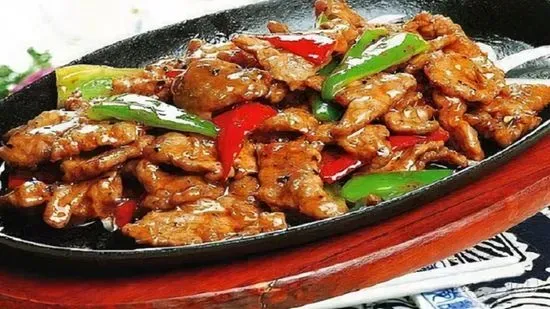 5. Sizzling black pepper chicken 黑椒铁板鸡