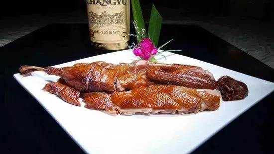 2. Tea smoked duck樟茶鸭