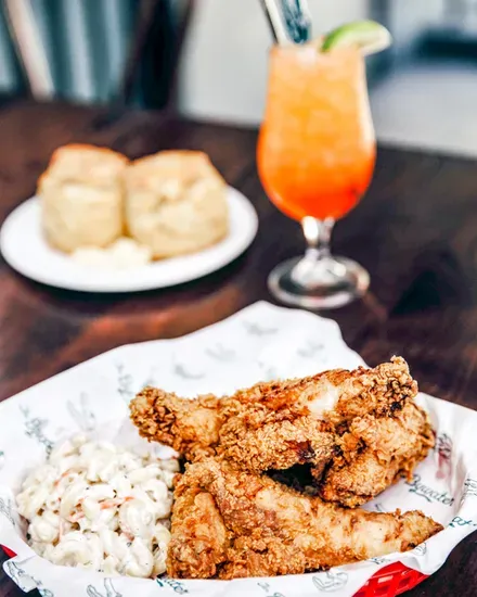 Fried Chicken & Macaroni Salad