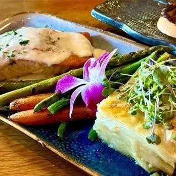 Salmon con crema de poro