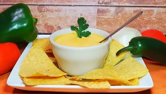 Chile Con Queso 8oz (With Chips)