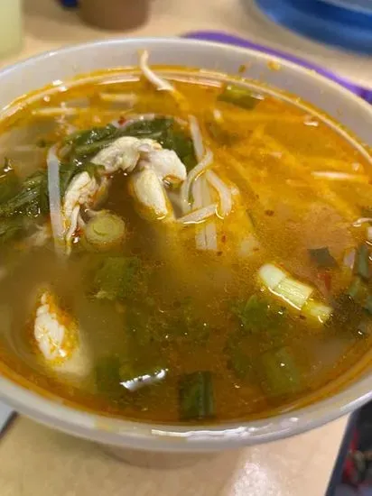 Tom yum noodle soup