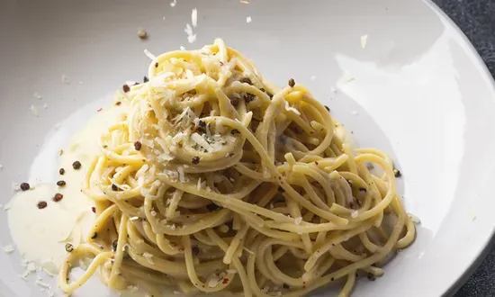 SPAGHETTI CACIO E PEPE